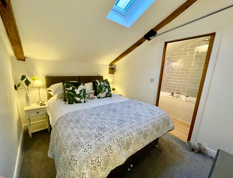 en suite bedroom clock tower stow