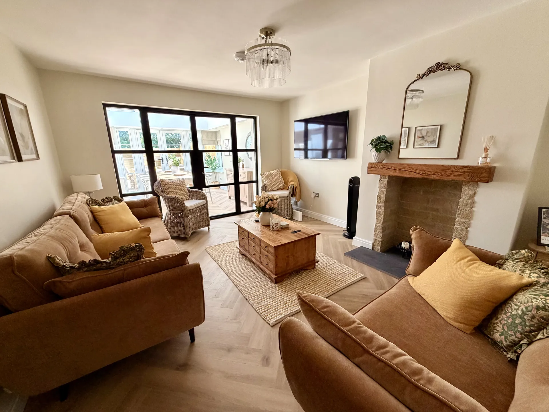 Cottage with garden bourton
